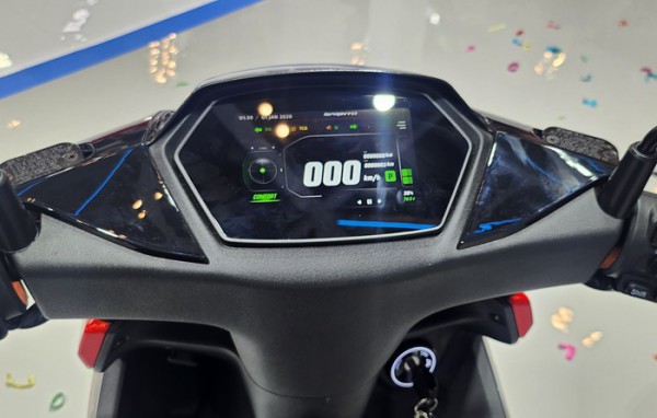 Xe máy điện 'Made in Indonesia' bán gần 500 xe sau 5 ngày, thách thức VinFast