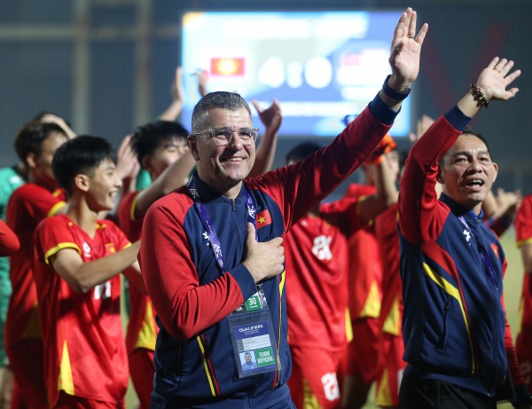 Bầu Hiển và Hà Nội FC - bền bỉ kiến tạo thế hệ kế thừa cho bóng đá Việt Nam Bầu Hiển và Hà Nội FC - bền bỉ kiến tạo thế hệ kế thừa cho bóng đá Việt Nam