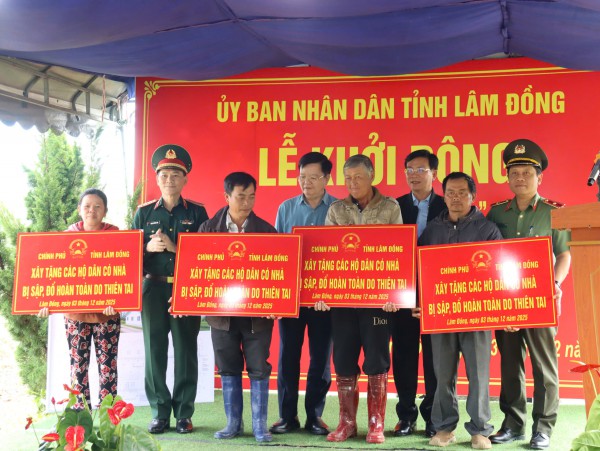Lâm Đồng khởi động 'Chiến dịch Quang Trung', xây tặng dân xã D’Ran 4 căn nhà Lâm Đồng khởi động 'Chiến dịch Quang Trung', xây tặng dân xã D’Ran 4 căn nhà