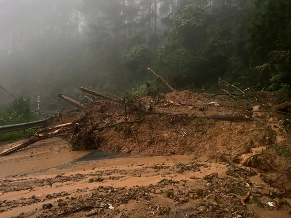 Mưa lớn lại sạt lở đèo Mimosa và các đèo, gây ngập lụt nặng nhiều nơi