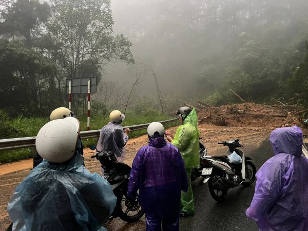 Mưa lớn lại sạt lở đèo Mimosa và các đèo, gây ngập lụt nặng nhiều nơi