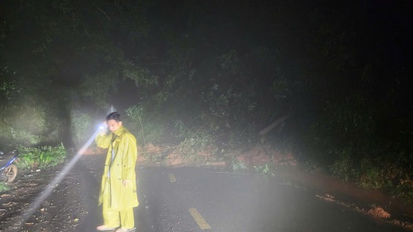 Mưa lớn lại sạt lở đèo Mimosa và các đèo, gây ngập lụt nặng nhiều nơi