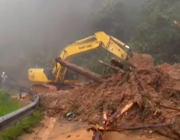 Cố gắng thông đèo Mimosa và đèo Gia Bắc trong ngày 4.12 Cố gắng thông đèo Mimosa và đèo Gia Bắc trong ngày 4.12