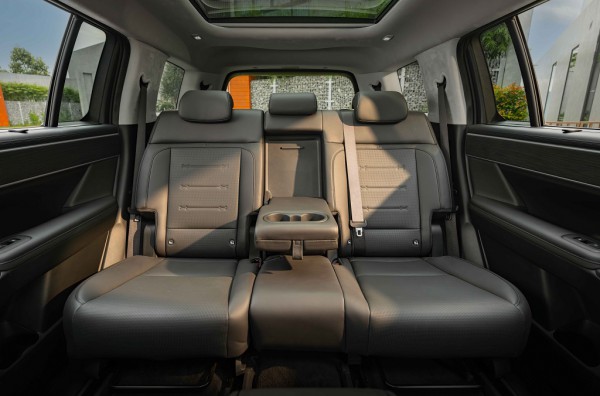 Hyundai Santa Fe tại Việt Nam có thêm bản hybrid, giá 1,369 tỉ đồng