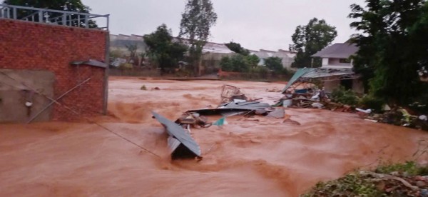 Khánh Hòa, Lâm Đồng lại ngập lụt, sạt lở sau đêm mưa lớn Khánh Hòa, Lâm Đồng lại ngập lụt, sạt lở sau đêm mưa lớn