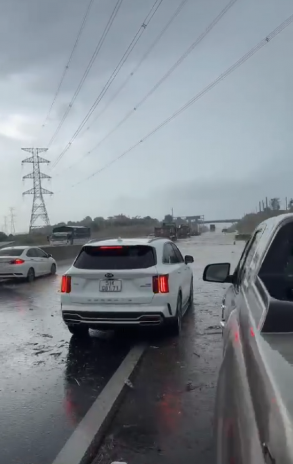 Cao tốc Phan Thiết - Dầu Giây bị ngập ở vị trí từng ngập 2 năm trước