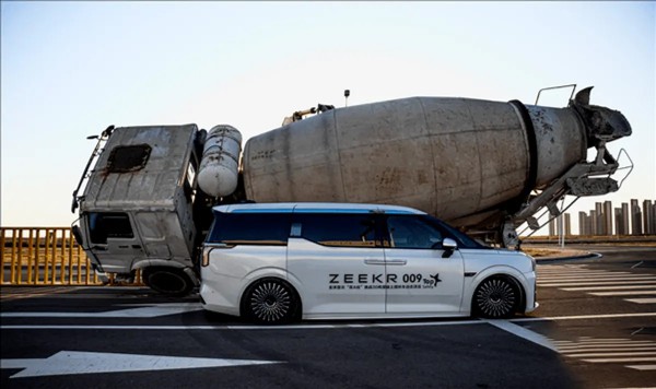 Cách thử độ bền ô tô cực 'dị' của các hãng xe Trung Quốc