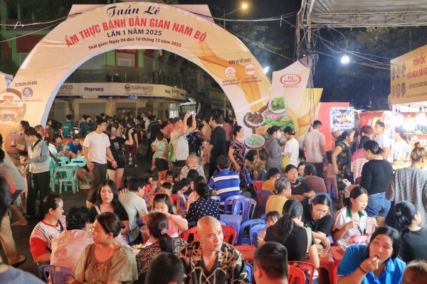 TP.HCM tối nay: 'Biển người' đổ về lễ hội ẩm thực ở ngôi chợ trăm tuổi