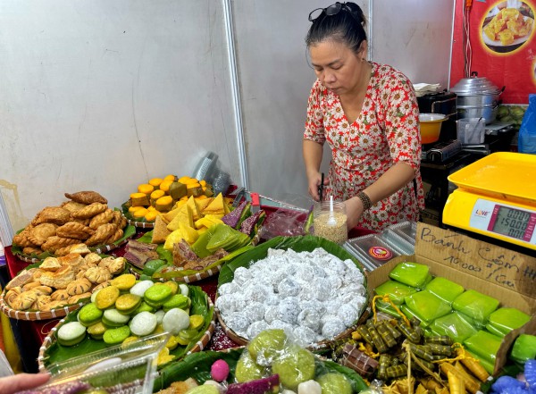 TP.HCM tối nay: 'Biển người' đổ về lễ hội ẩm thực ở ngôi chợ trăm tuổi