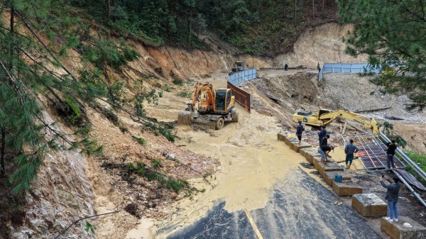 Vì sao mưa lũ gây thiệt hại lớn ở Lâm Đồng? Vì sao mưa lũ gây thiệt hại lớn ở Lâm Đồng?