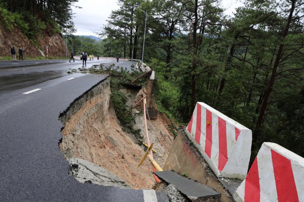 Vì sao mưa lũ gây thiệt hại lớn ở Lâm Đồng? Vì sao mưa lũ gây thiệt hại lớn ở Lâm Đồng?