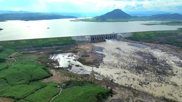 Vùng rốn lũ dưới 'họng' 2 thủy điện