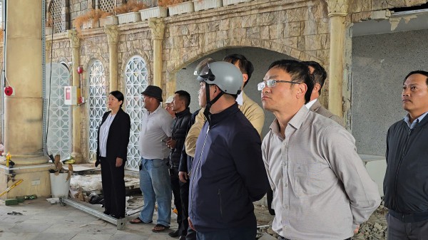 Bê tông sập đè mái nhà hàng ở Đà Lạt, một công nhân tử nạn