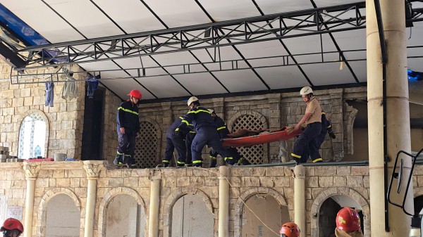 Bê tông sập đè mái nhà hàng ở Đà Lạt, một công nhân tử nạn