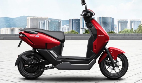 Xe máy điện Yamaha và Honda bị khách hàng Việt chê