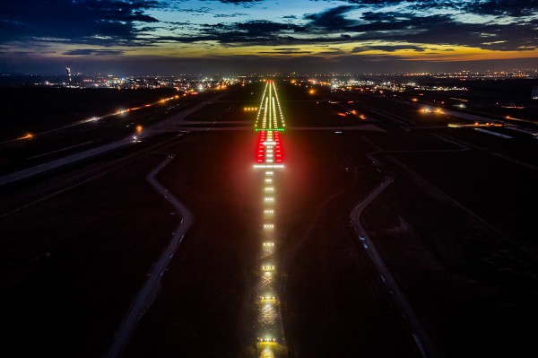 Đường băng sân bay Long Thành sáng đèn, sẵn sàng đón chuyến đầu tiên Đường băng sân bay Long Thành sáng đèn, sẵn sàng đón chuyến đầu tiên