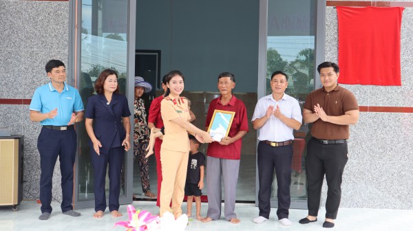 Báo Thanh Niên bàn giao 2 căn nhà nhân ái tại Đồng Nai Báo Thanh Niên bàn giao 2 căn nhà nhân ái tại Đồng Nai