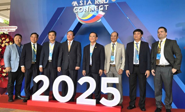 Lãnh đạo Tây Ninh đặt ra 3 bài toán trong kiến tạo hệ sinh thái số Lãnh đạo Tây Ninh đặt ra 3 bài toán trong kiến tạo hệ sinh thái số