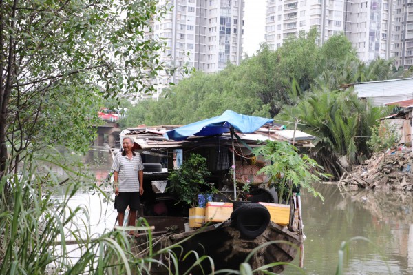 Phận đời ven kênh ở TP.HCM: 20 năm lênh đênh sông nước