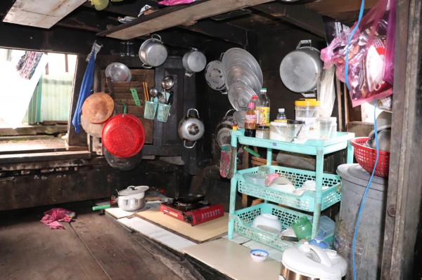 Phận đời ven kênh ở TP.HCM: 20 năm lênh đênh sông nước