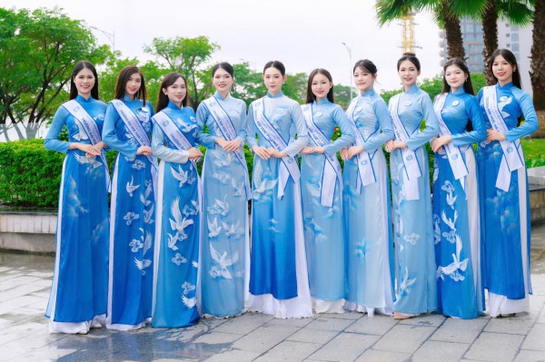 Thí sinh Hoa hậu sinh viên Hòa bình Việt Nam khoe sắc với áo dài Thí sinh Hoa hậu sinh viên Hòa bình Việt Nam khoe sắc với áo dài