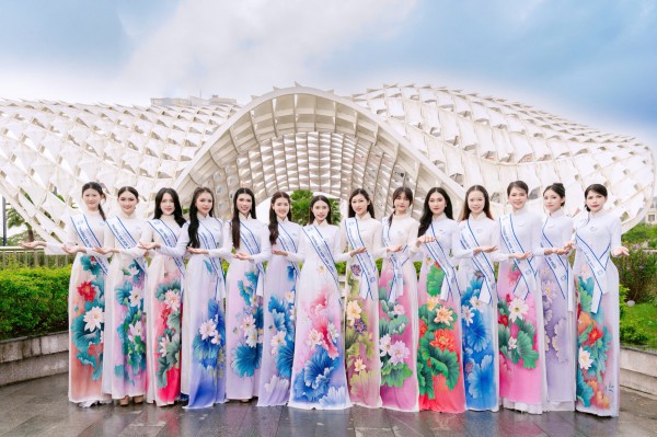 Thí sinh Hoa hậu sinh viên Hòa bình Việt Nam khoe sắc với áo dài Thí sinh Hoa hậu sinh viên Hòa bình Việt Nam khoe sắc với áo dài