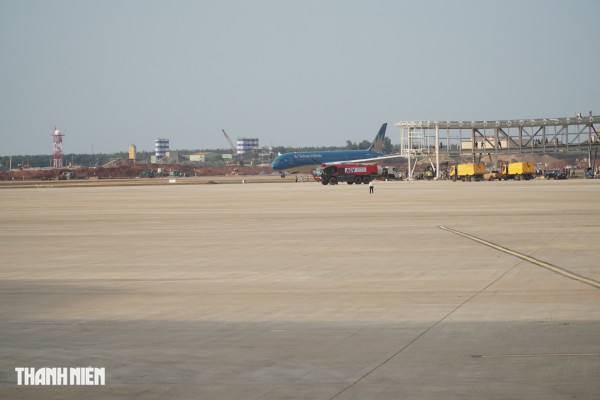 Cận cảnh máy bay lớn nhất Việt Nam Boeing 787 Dreamliner đáp sân bay Long Thành Cận cảnh máy bay lớn nhất Việt Nam Boeing 787 Dreamliner đáp sân bay Long Thành