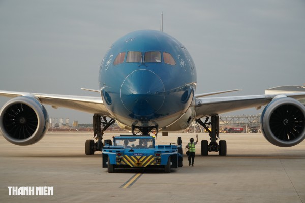 Cận cảnh máy bay lớn nhất Việt Nam Boeing 787 Dreamliner đáp sân bay Long Thành Cận cảnh máy bay lớn nhất Việt Nam Boeing 787 Dreamliner đáp sân bay Long Thành