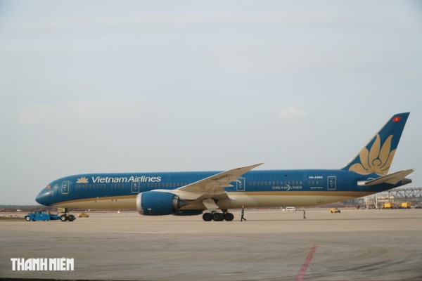 Cận cảnh máy bay lớn nhất Việt Nam Boeing 787 Dreamliner đáp sân bay Long Thành Cận cảnh máy bay lớn nhất Việt Nam Boeing 787 Dreamliner đáp sân bay Long Thành