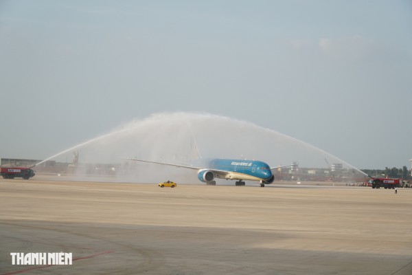 Cận cảnh máy bay lớn nhất Việt Nam Boeing 787 Dreamliner đáp sân bay Long Thành Cận cảnh máy bay lớn nhất Việt Nam Boeing 787 Dreamliner đáp sân bay Long Thành