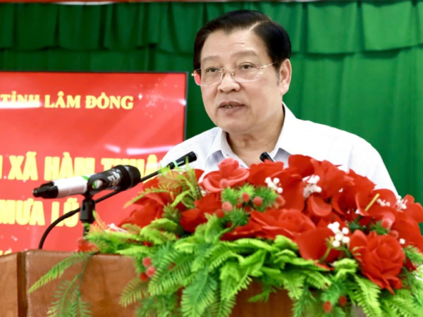 Ông Phan Đình Trạc dự lễ khởi công xây nhà cho bà con vùng lũ ở Lâm Đồng Ông Phan Đình Trạc dự lễ khởi công xây nhà cho bà con vùng lũ ở Lâm Đồng