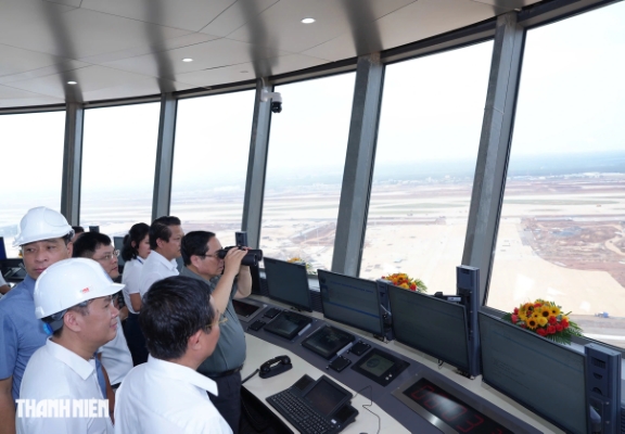 may-bay-da-dap-thanh-cong-xuong-san-bay-long-thanh