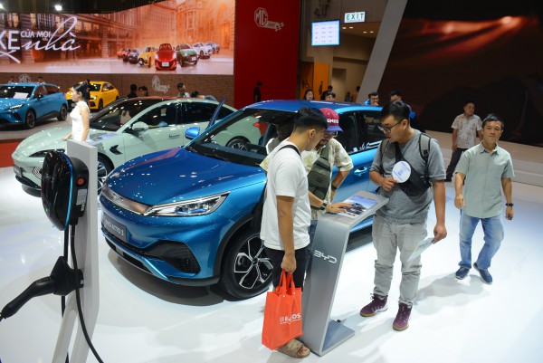 Xe điện, hybrid chiếm gần 40% ô tô du lịch tiêu thụ tại Việt Nam