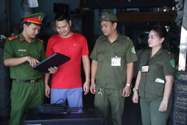 Xử phạt karaoke gây ồn ào bất kể giờ giấc: 'Luật mới gần dân hơn' Xử phạt karaoke gây ồn ào bất kể giờ giấc: 'Luật mới gần dân hơn'