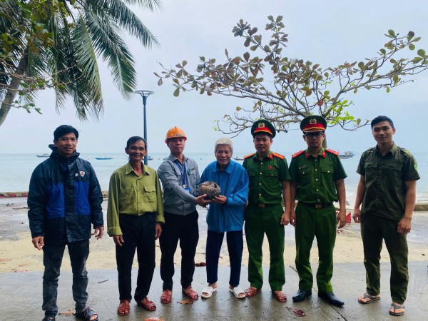 Đà Nẵng: Cá thể tê tê quý hiếm lạc vào nhà dân ở đảo Cù Lao Chàm Đà Nẵng: Cá thể tê tê quý hiếm lạc vào nhà dân ở đảo Cù Lao Chàm