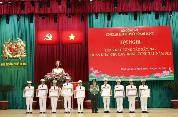 Bộ trưởng Lương Tam Quang dự hội nghị tổng kết công tác 2025 của Công an TP.HCM Bộ trưởng Lương Tam Quang dự hội nghị tổng kết công tác 2025 của Công an TP.HCM