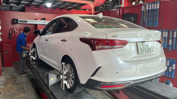 Khác biệt giữa khí thường và khí nitơ, người dùng cần biết khi bơm lốp ô tô Khác biệt giữa khí thường và khí nitơ, người dùng cần biết khi bơm lốp ô tô