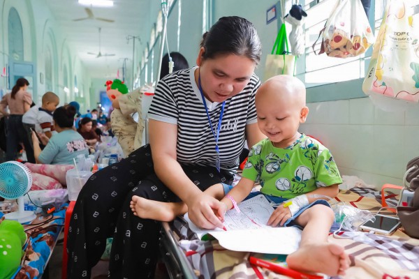 Con muốn sống: Bạn đọc Báo Thanh Niên giúp thêm 137 triệu đồng cho các bệnh nhi ung thư Con muốn sống: Bạn đọc Báo Thanh Niên giúp thêm 137 triệu đồng cho các bệnh nhi ung thư