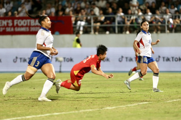 ‘Trọng tài phá hỏng trận chung kết, bóp nghẹt chúng tôi'