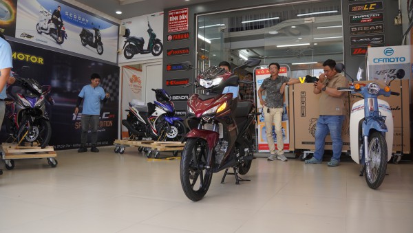 Yamaha 135LC Fi bản đặc biệt đầu tiên về Việt Nam, không dành cho số đông Yamaha 135LC Fi bản đặc biệt đầu tiên về Việt Nam, không dành cho số đông