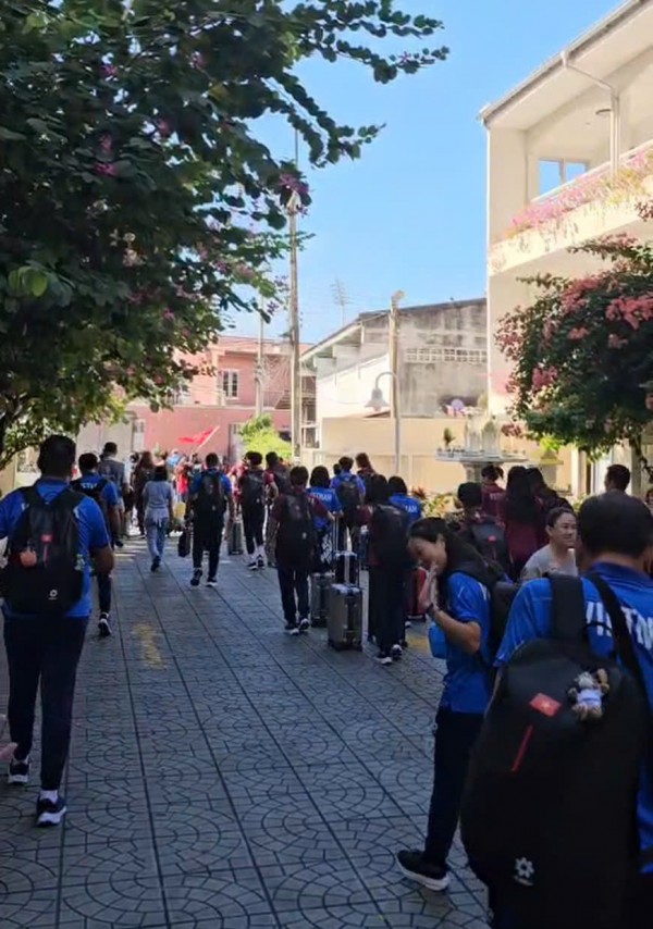 Đội tuyển nữ Việt Nam chia tay Chonburi về nước: SEA Games 33 vẫn là ký ức khó quên! Đội tuyển nữ Việt Nam chia tay Chonburi về nước: SEA Games 33 vẫn là ký ức khó quên!