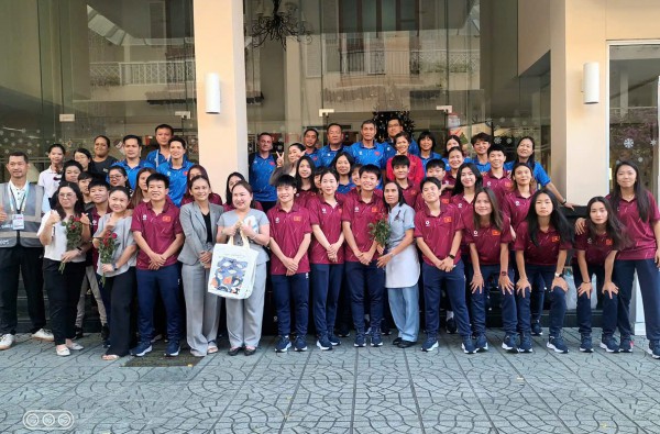 Đội tuyển nữ Việt Nam chia tay Chonburi về nước: SEA Games 33 vẫn là ký ức khó quên! Đội tuyển nữ Việt Nam chia tay Chonburi về nước: SEA Games 33 vẫn là ký ức khó quên!