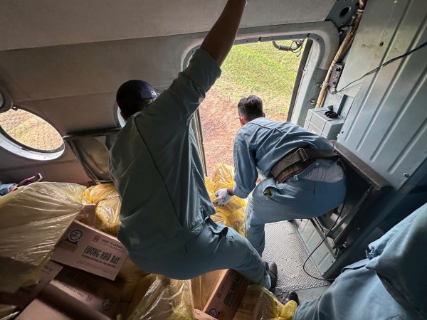 50 năm Trung đoàn Không quân trực thăng 916 anh hùng 50 năm Trung đoàn Không quân trực thăng 916 anh hùng