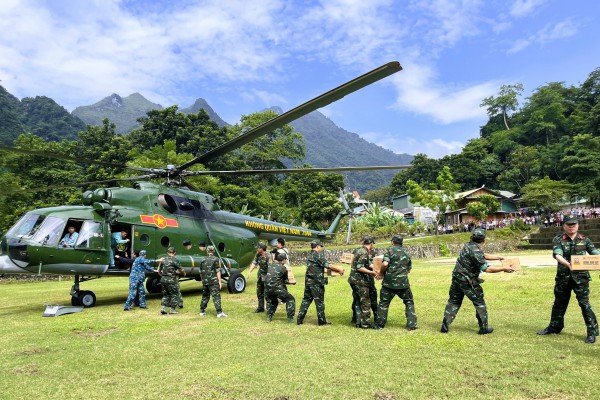 50 năm Trung đoàn Không quân trực thăng 916 anh hùng 50 năm Trung đoàn Không quân trực thăng 916 anh hùng