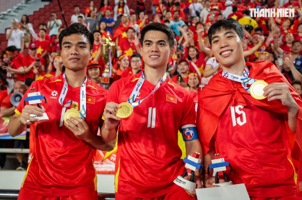 Quá đã hình ảnh U.22 Việt Nam quật ngã Thái Lan ngay tại Rajamangala, giành HCV SEA Games 33