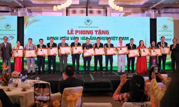 Nghệ nhân ẩm thực U.100 xúc động khi được phong tặng danh hiệu đặc biệt tại TP.HCM