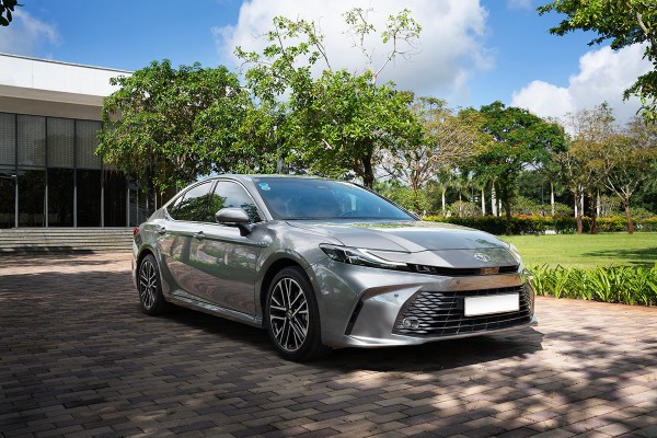Toyota Camry HEV 2025: Huyền thoại mở ra chương mới trong kỷ nguyên xanh