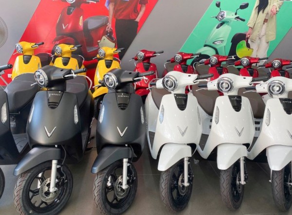 Xe máy điện đồng loạt khuyến mãi lớn cuối năm