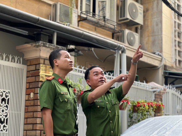 Công an TP.HCM tiếp tục 'đi từng ngõ, gõ từng nhà' xóa 'chuồng cọp'