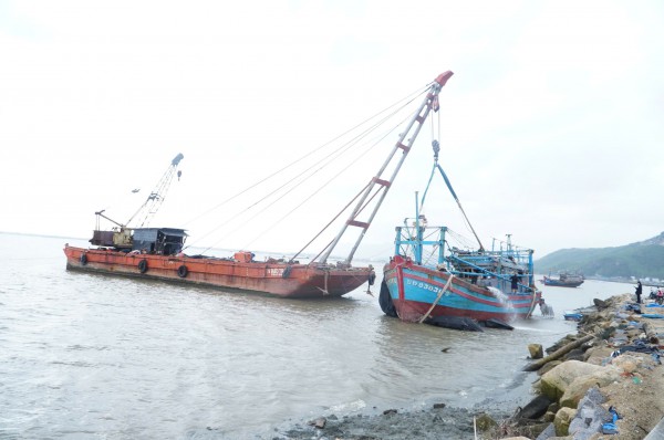 Tái thiết vùng rốn lũ: Vá lại tàu thuyền, trở lại nhịp sống mưu sinh